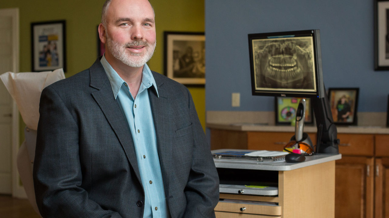 IJ client Dr. Ben Burris is an Arkansas orthodontist who wants to offer low-cost teeth cleanings to people who cannot otherwise afford them. But it is illegal for him to perform basic dental services, even though he is a licensed dentist.