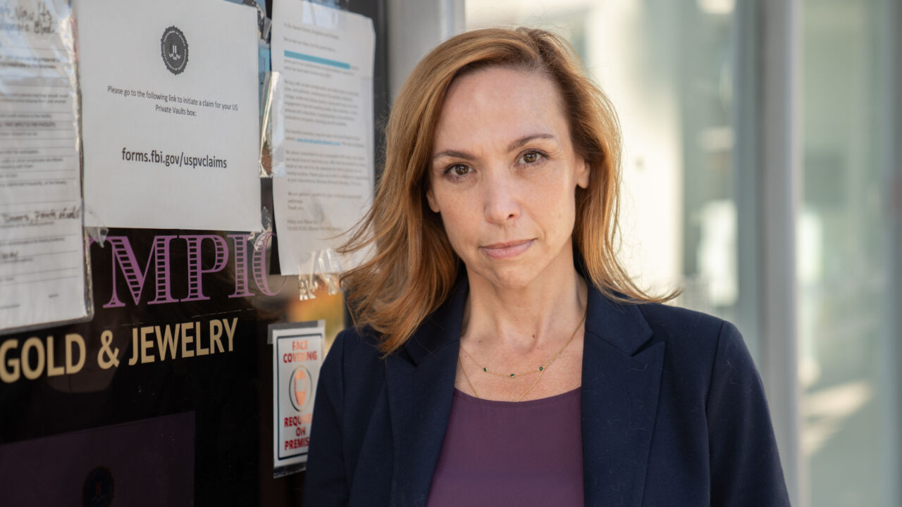 IJ client Jeni Pearsons wins against the FBI. The FBI failed to return $2,000 belonging to her. IJ’s win for Jeni and others helps ensure Americans have a remedy when government agents lose or steal their property.